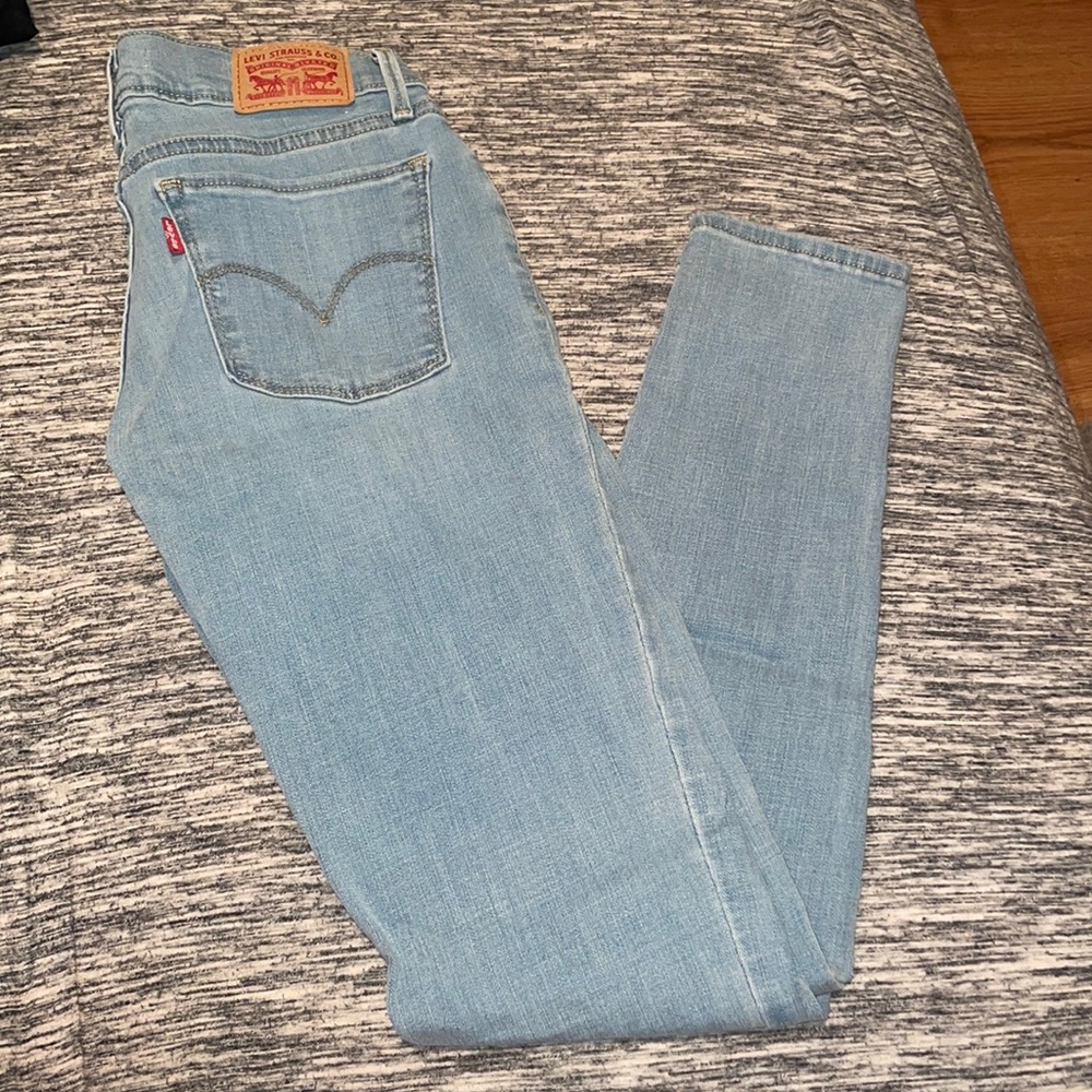 light wash levi jeans “super skinny” size 28
